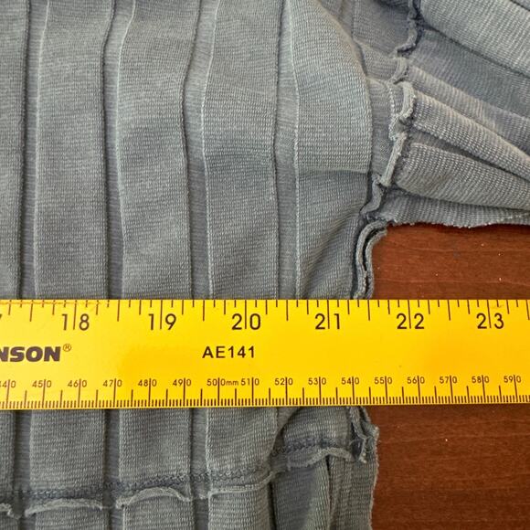 We the Free Top Women XS Blue Henley Crew Neck Long Sleeves Relax Blouse Beach - Picture 9 of 9